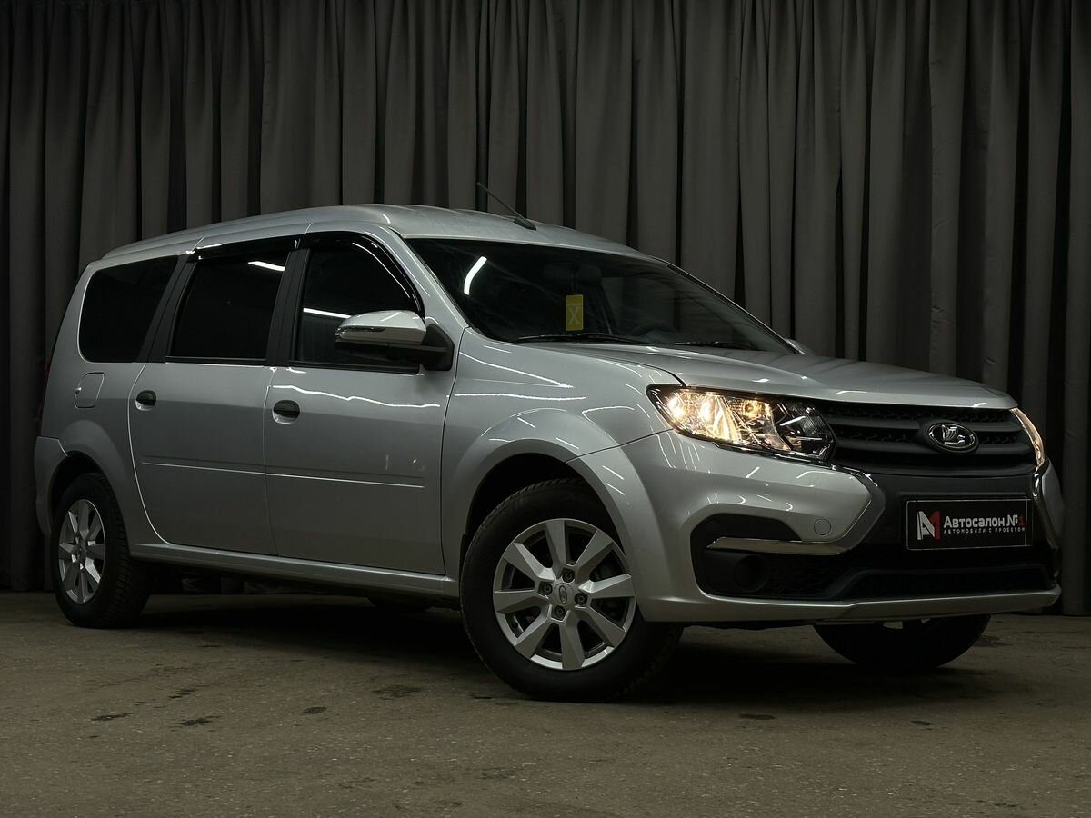 Lada Largus универсал, вид спереди справа