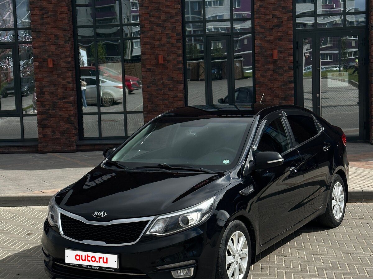 Kia Rio третьего поколения 2016 года, вид спереди три четверти