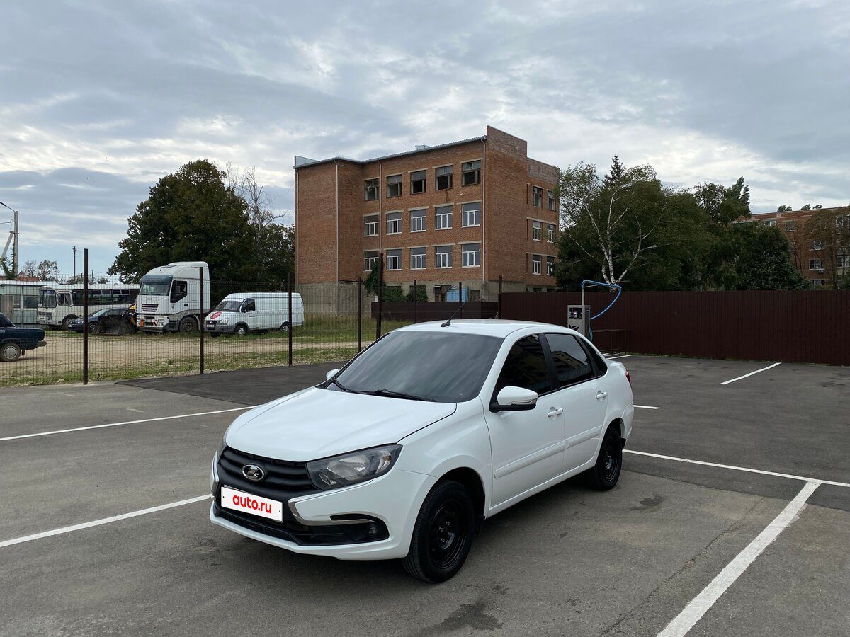 Lada Granta, вид спереди слева