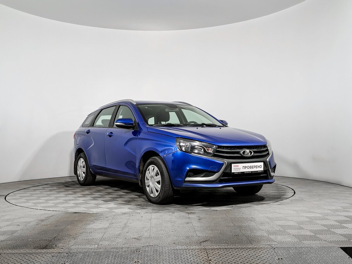 Lada Vesta SW 2020 года, вид спереди три четверти